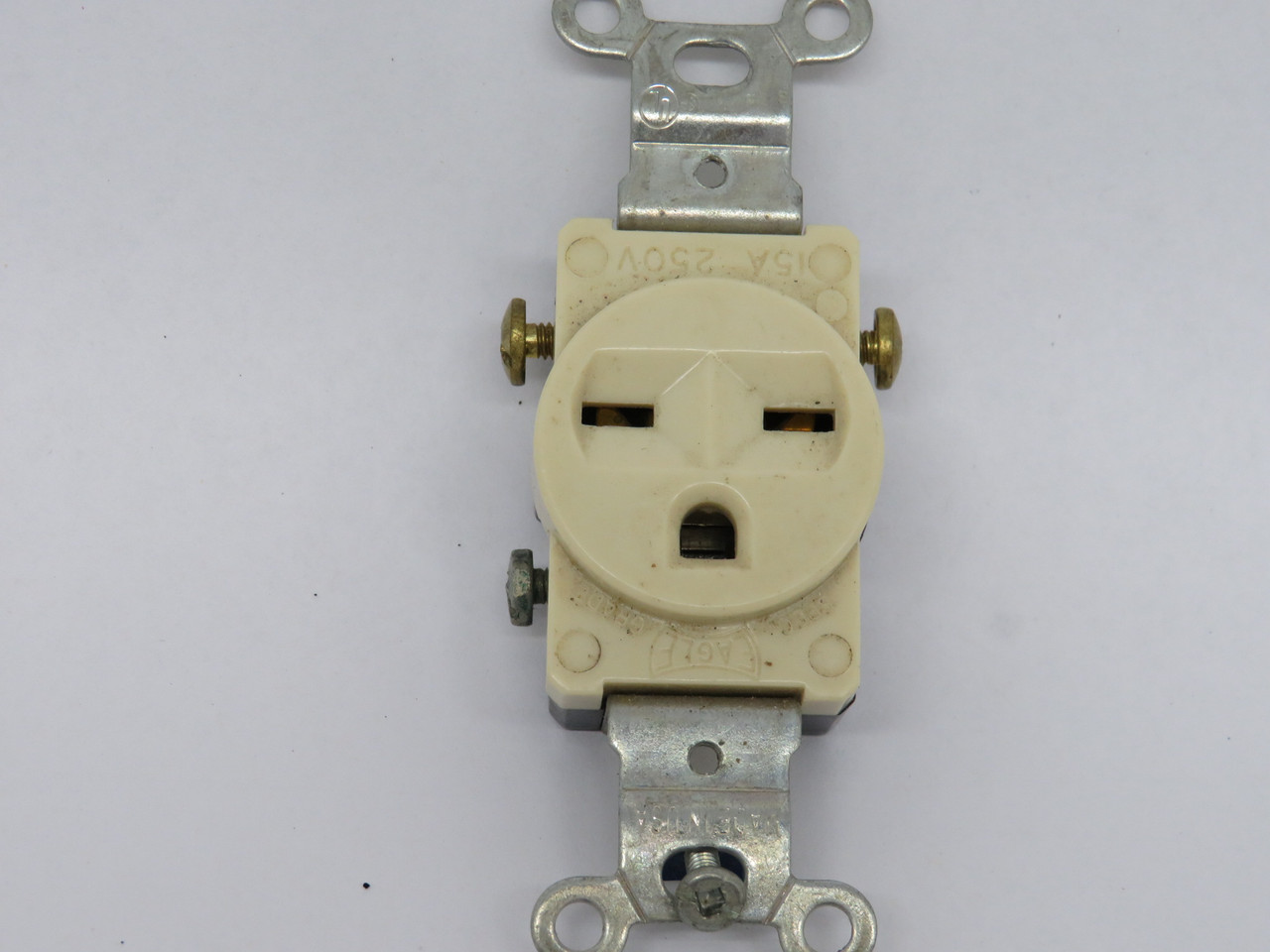 Eagle 816V-BOX Single Plug Receptacle 15A 250V 3-Wire 2-Pole USED