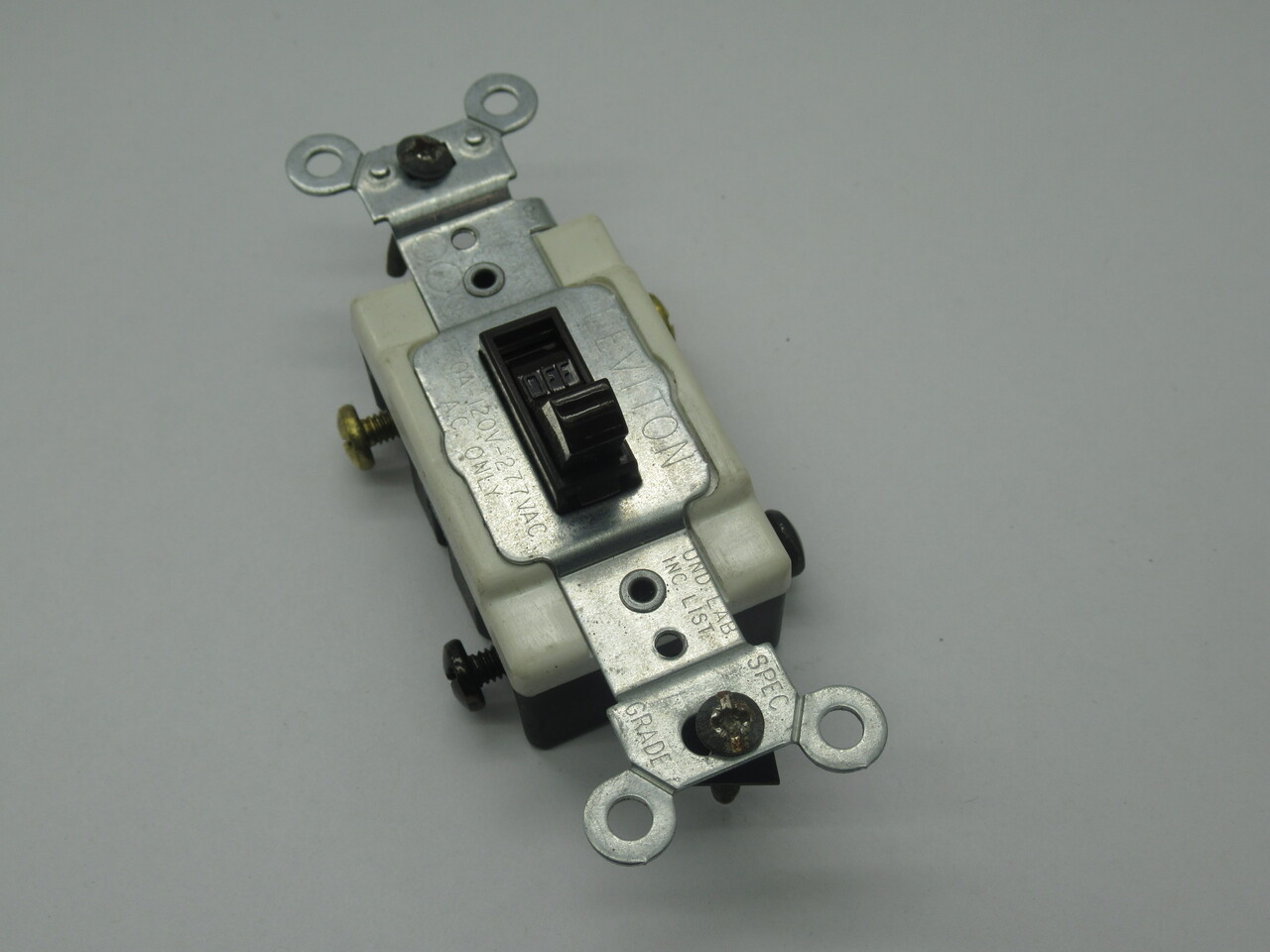 Leviton CSB3-20 Toggle AC Quiet Switch 20A 120/277VAC Brown USED