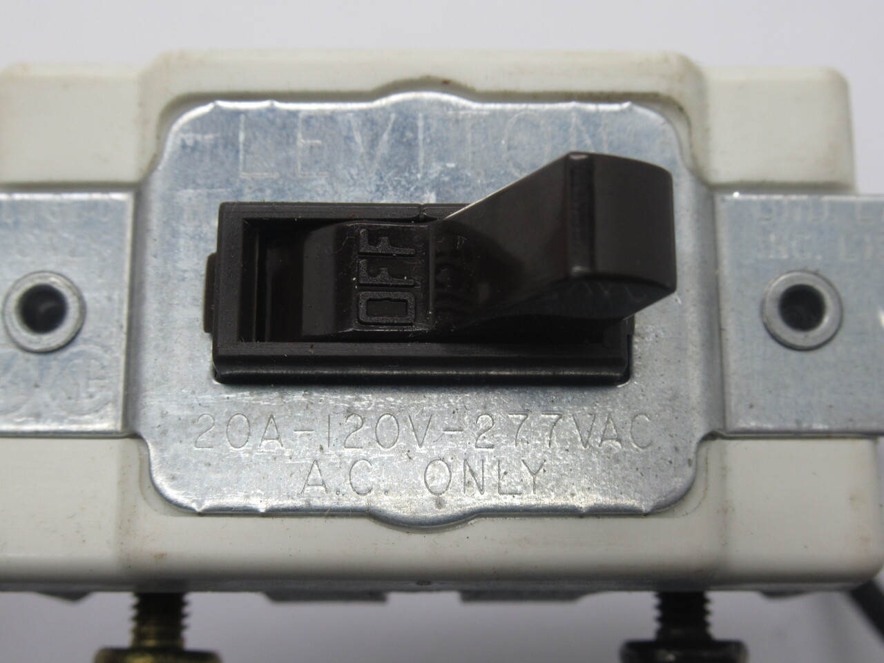 Leviton CSB3-20 Toggle AC Quiet Switch 20A 120/277VAC Brown USED