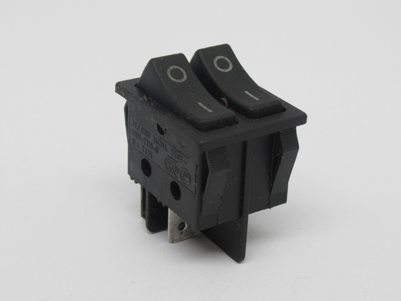 Defond DRH-2115-0 Multi Circuit Rocker Switch 16(8)A@250VAC 15A@125VAC USED
