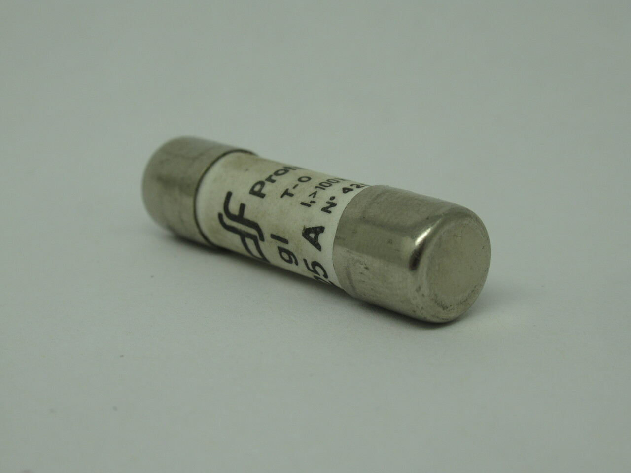 DF Electric 420025 Ceramic GI Fuse 25A 500VAC USED