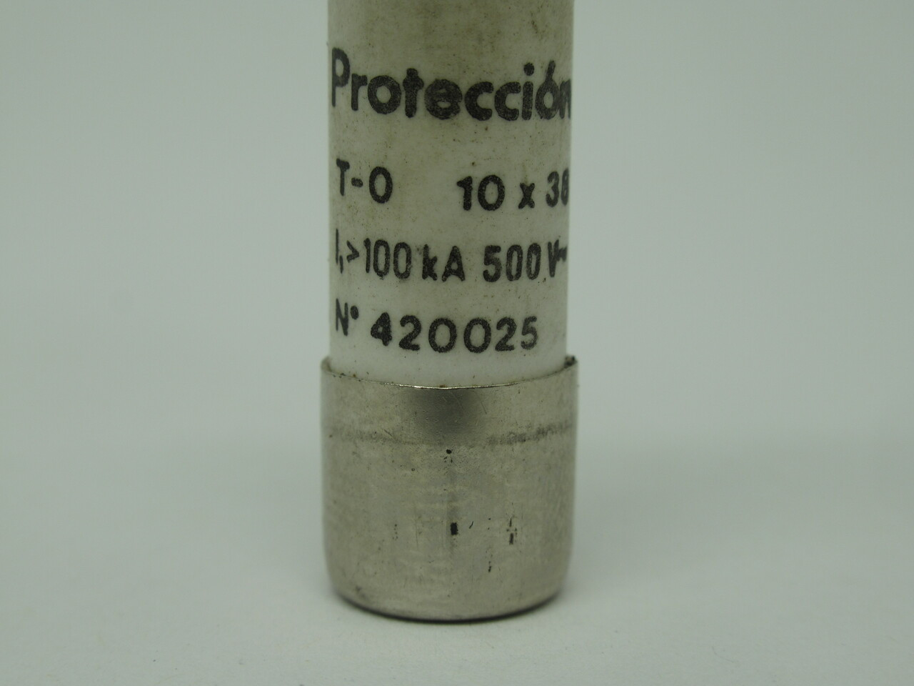 DF Electric 420025 Ceramic GI Fuse 25A 500VAC USED