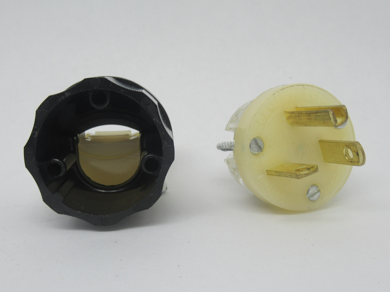 Leviton 5366-C Straight Blade Plug 20A 125V 2P 3W USED