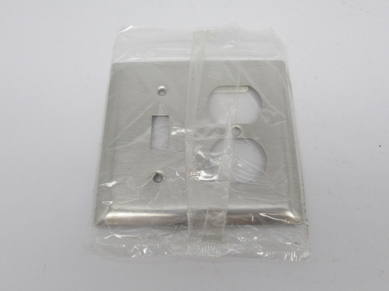 Pass & Seymour/Legrand SS18 Wall Plate 1Toggle Switch/1 Duplex Receptacle NWB