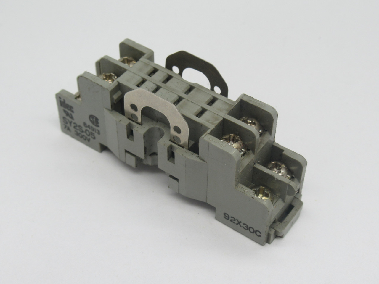 IDEC SY2S-05 Relay Socket 7A 300V 8-Pin 2-Pole C/W Hold Down Anchors USED