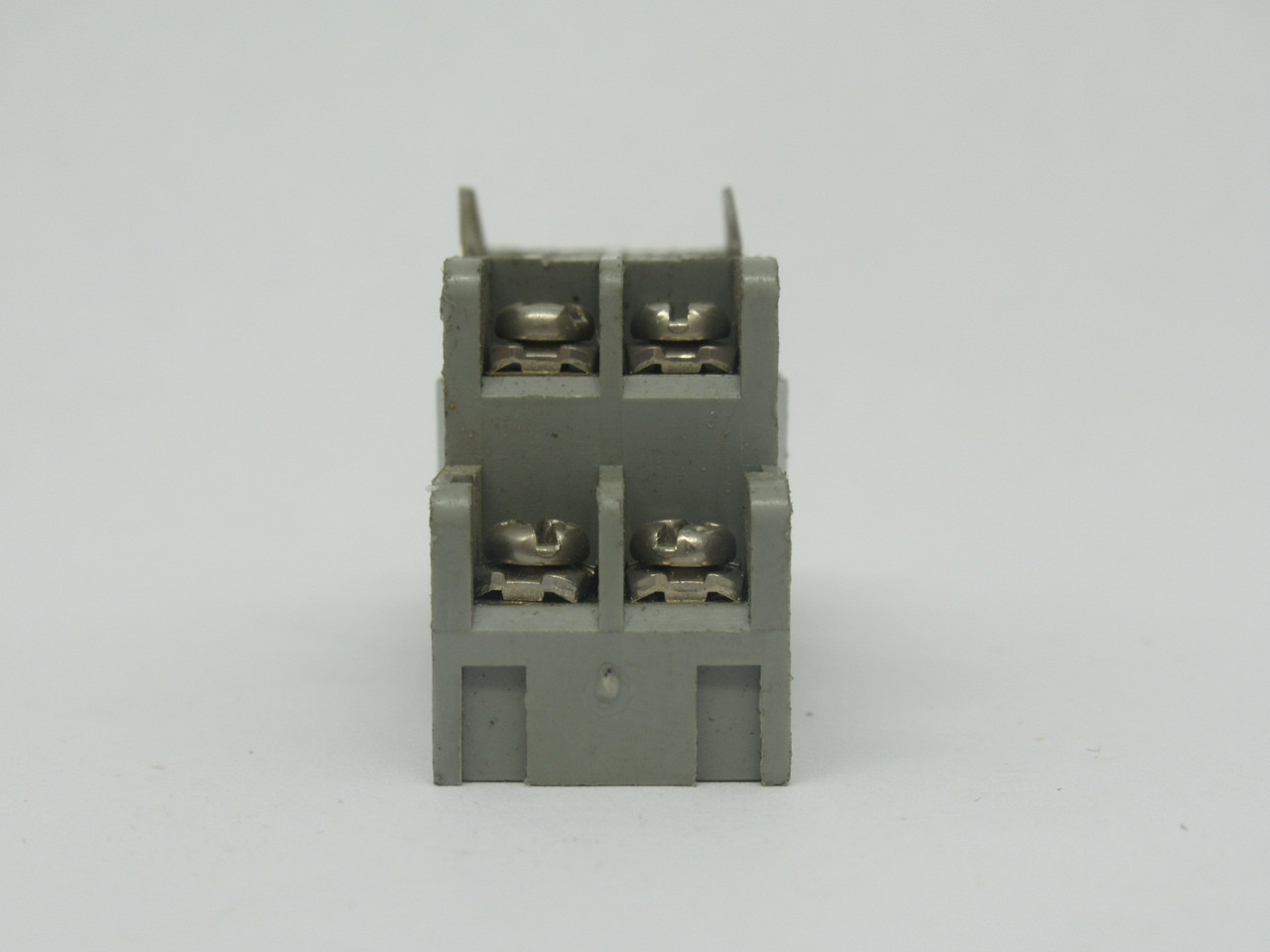 IDEC SY2S-05 Relay Socket 7A 300V 8-Pin 2-Pole C/W Hold Down Anchors USED