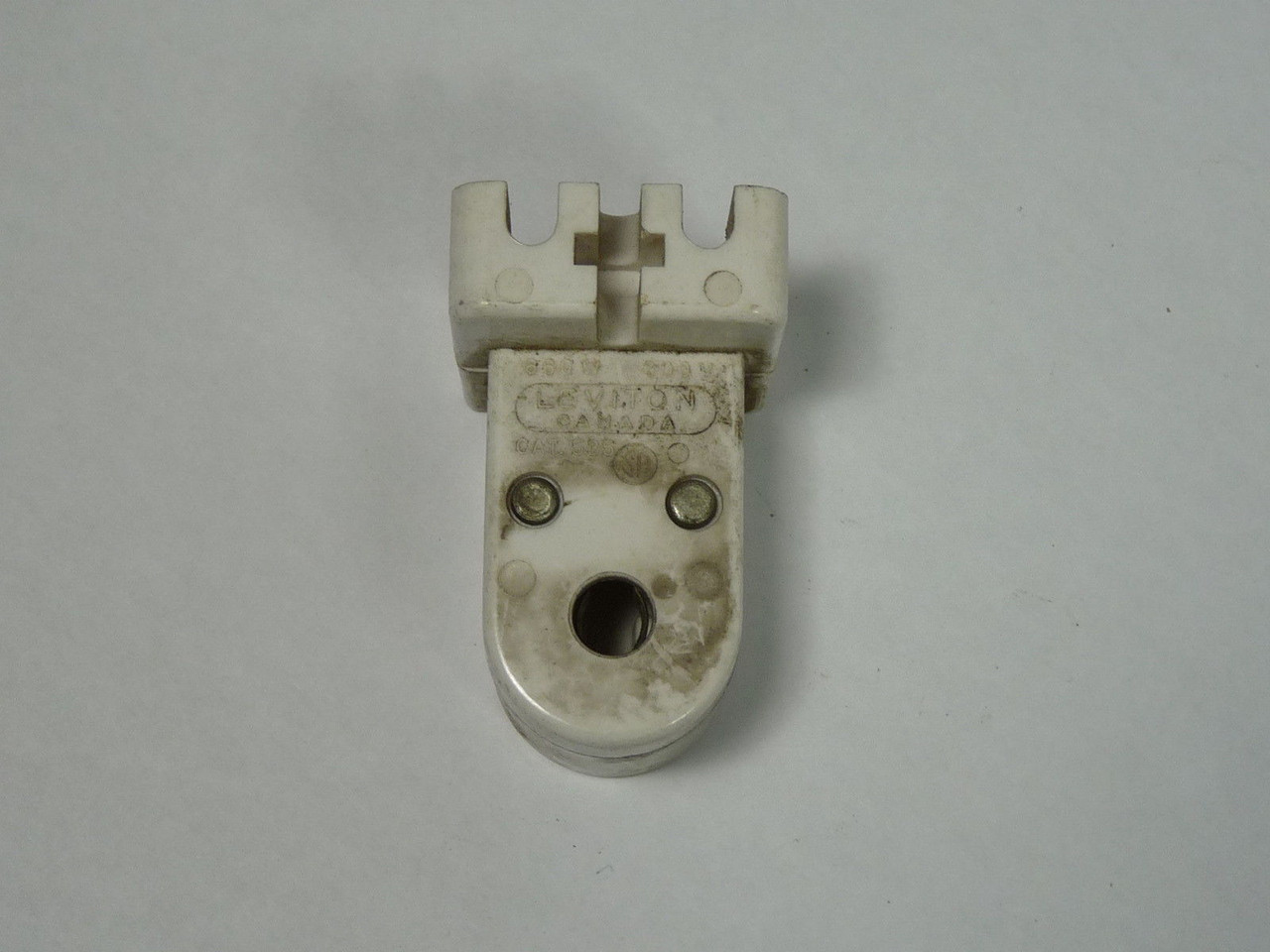 Leviton 535 Standard Fluorescent Lampholder Slimline Base 660W 600V USED