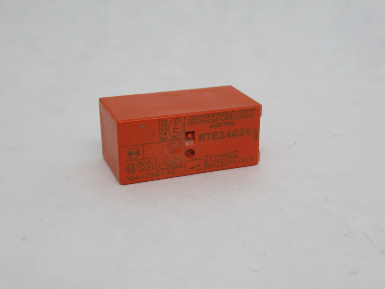 Schrack RTE24024 Relay 24VDC 8A USED