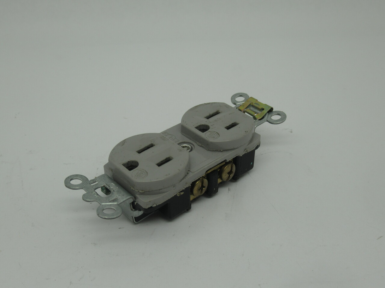 Pass & Seymour 5262GRY Duplex Receptacle 15A 125V USED