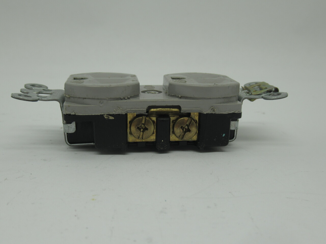 Pass & Seymour 5262GRY Duplex Receptacle 15A 125V USED