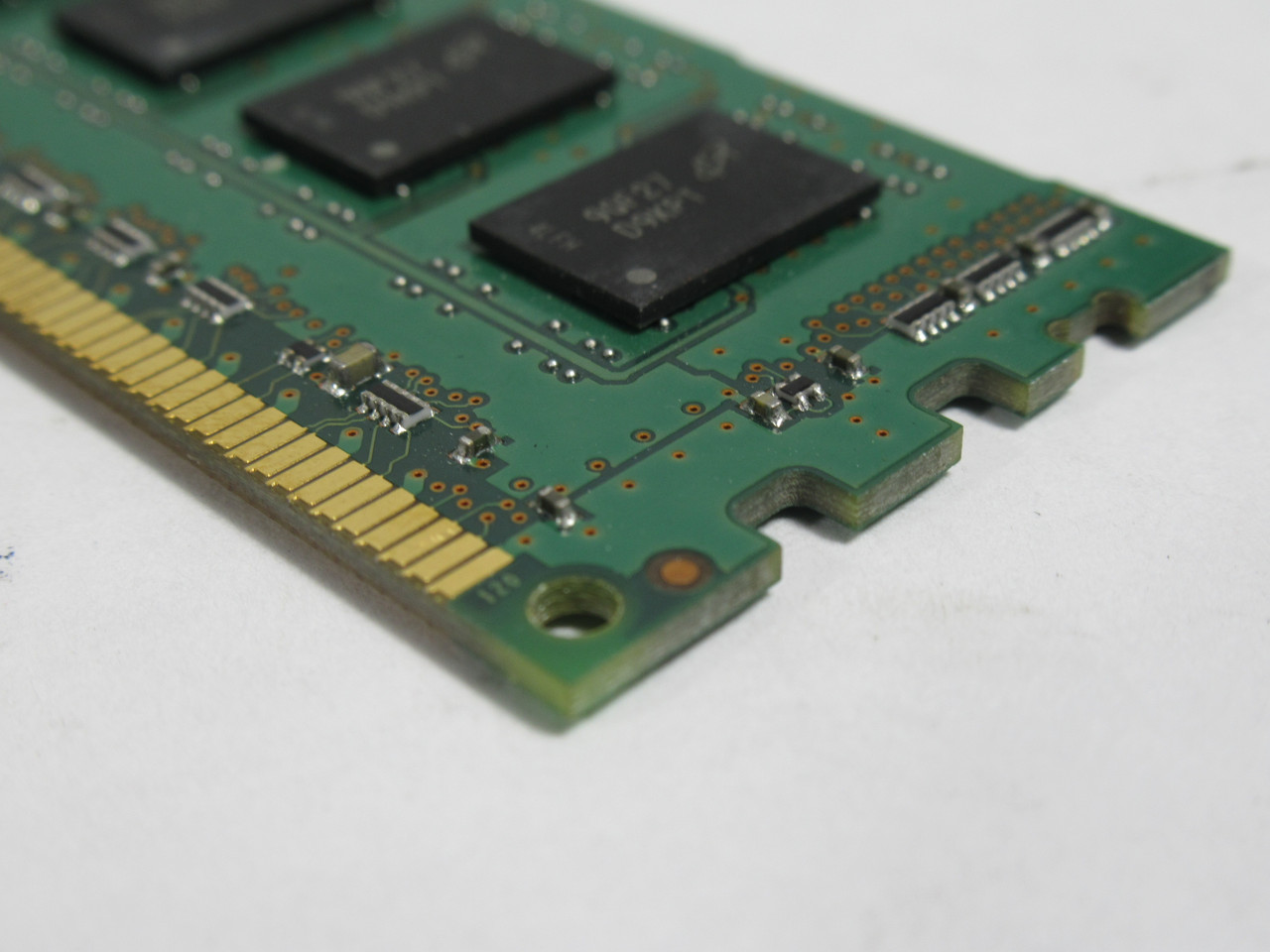 Micron MT9JSF12872AZ-1G1F1 SDRam Memory Module 1GB 1066MHz USED