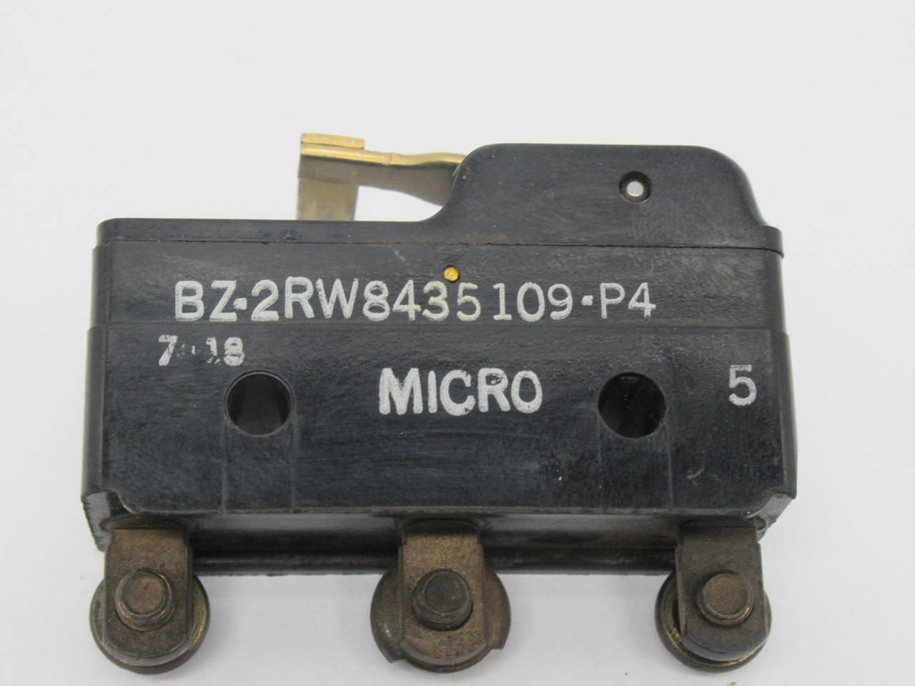Microswitch BZ-2RW8435109-P4 Snap Action Switch 10A 125VAC W/ Hardware USED