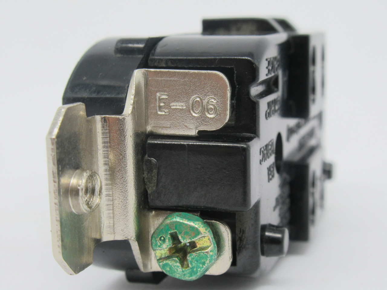 Rong Feng E-06-A Duplex Receptacle 15A 125VAC 3W USED