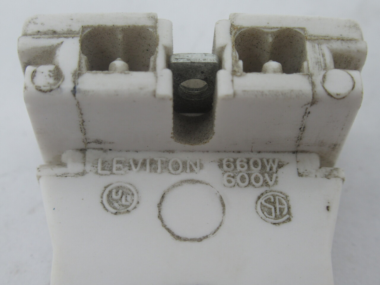 Leviton 13353-N Fluorescent Lamp Holder 600V 660W *Old-Style* USED