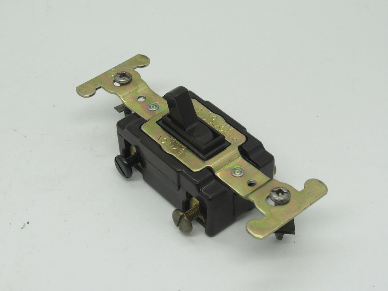 Leviton 54503-2 Framed Toggle Switch 3Way 15A 120-277VAC BROWN USED