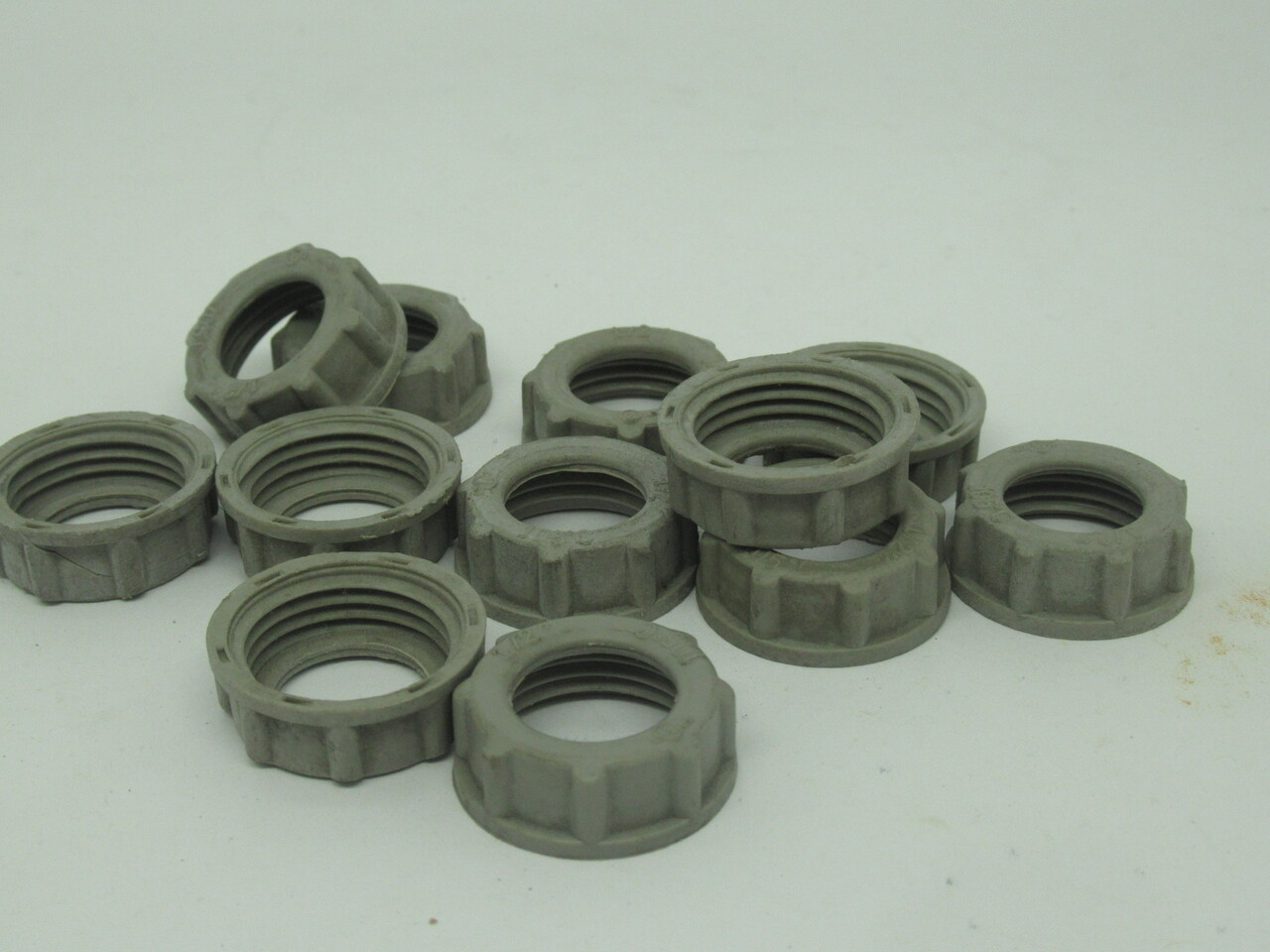 Thomas & Betts 222-TB Rigid Conduit Insulating Bushing 1/2" GREY LOT OF 19 USED