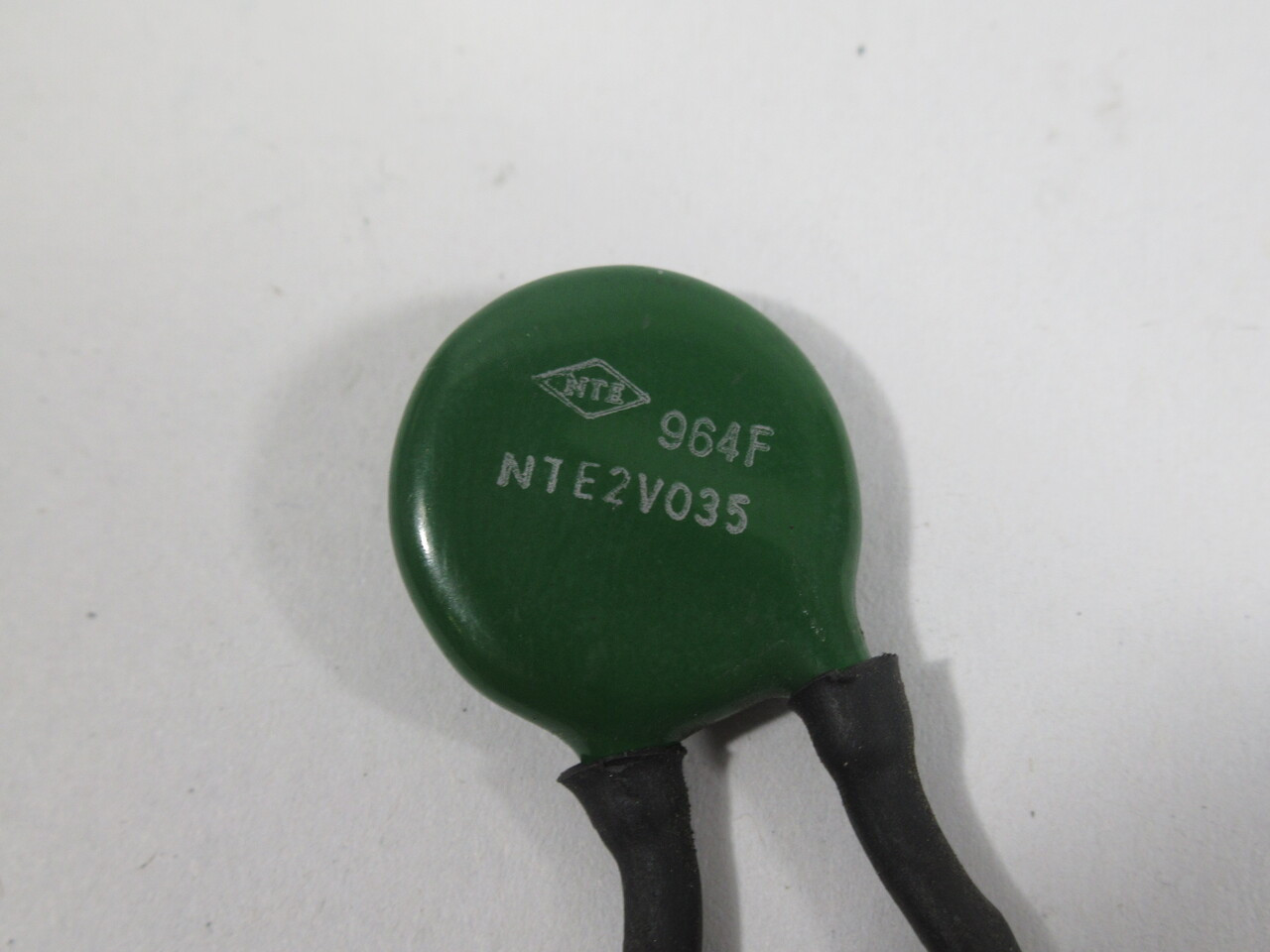 NTE NTE2V035 Metal Oxide Varistor 35V RMS 16mm 10.0 Joules USED