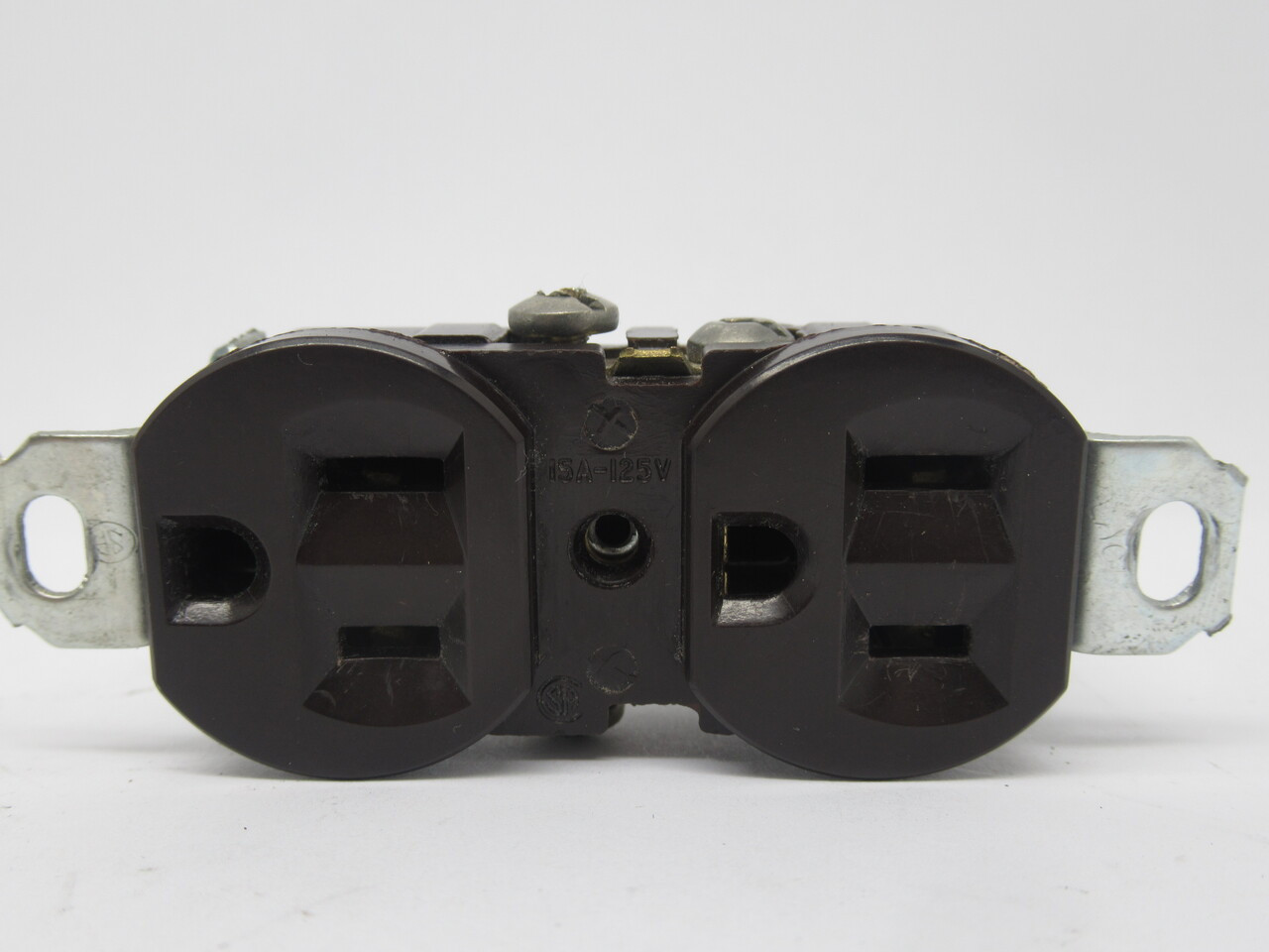 Eagle 270BR Duplex Receptacle 15A 125V BROWN USED