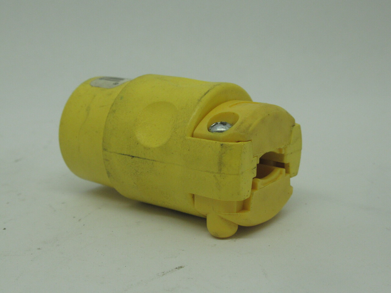 Leviton 010-520CV Straight Blade Grounding Connector 20A 125V 2P 3W USED