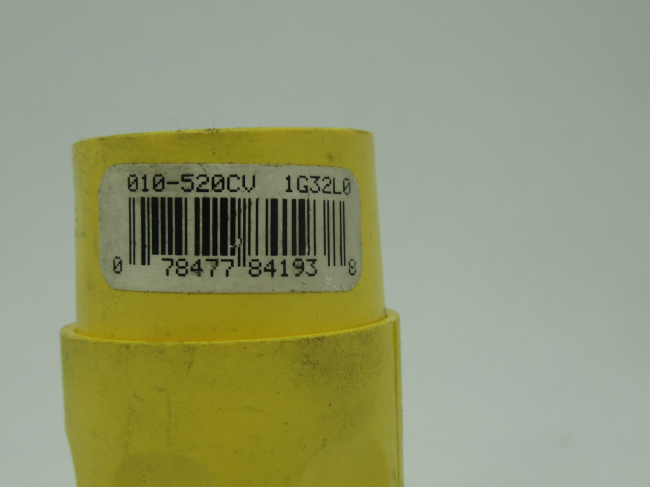 Leviton 010-520CV Straight Blade Grounding Connector 20A 125V 2P 3W USED