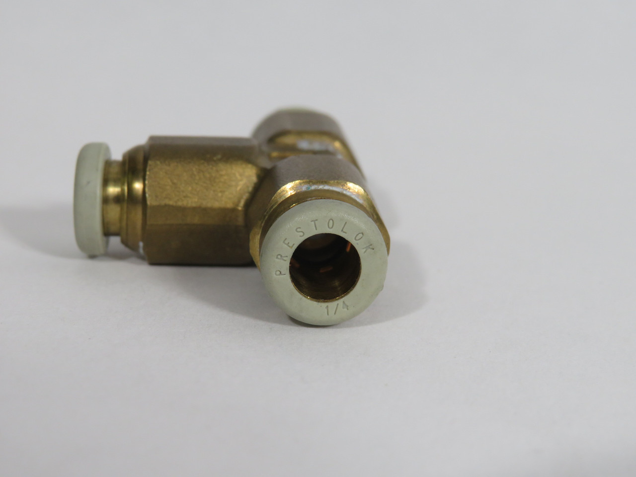 Parker 164PL-4 Prestolok Union Tee 1/4" Tube USED