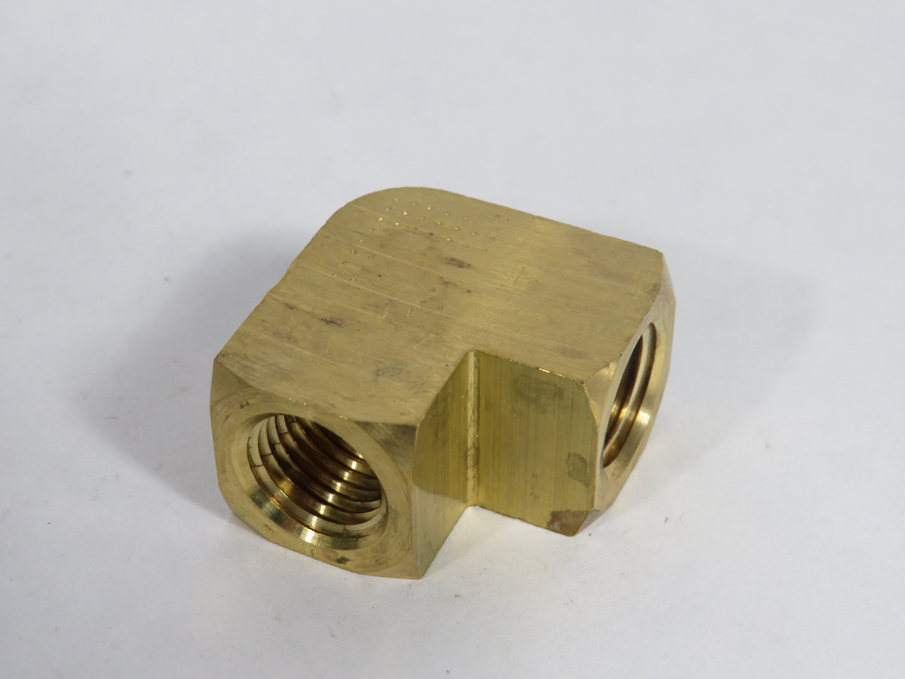 Parker 2200P-4-4 Brass Pipe Elbow 90 Degree 1/4" Female NPT USED