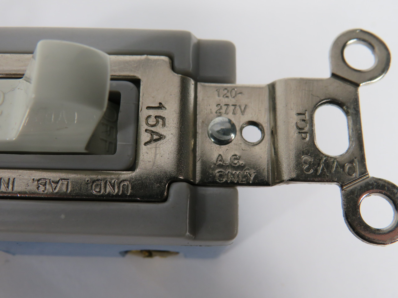 Hubbell HBL1201I Ivory Toggle Switch 15A 120/277V NO MOUNTING SCREWS USED