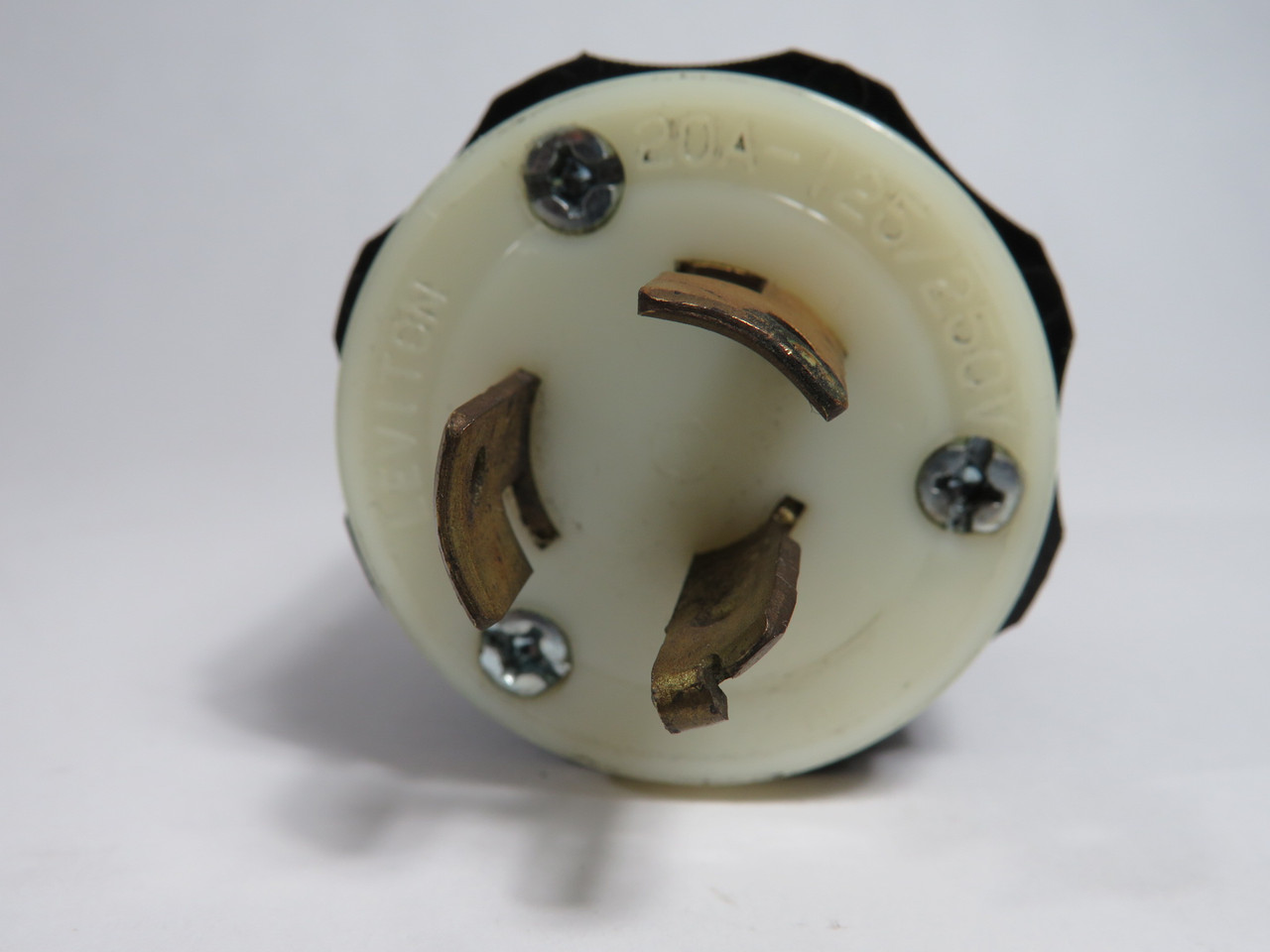 Leviton 9965-C Locking Plug 20A 125/250V 3W 3P Non-Grounding Non-NEMA USED