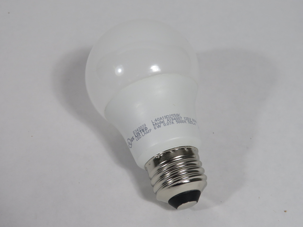 TCP L40A19D2550K Dimmable LED A19 Lamp 6W 5000K 25000 Hours 525 Lumens NEW