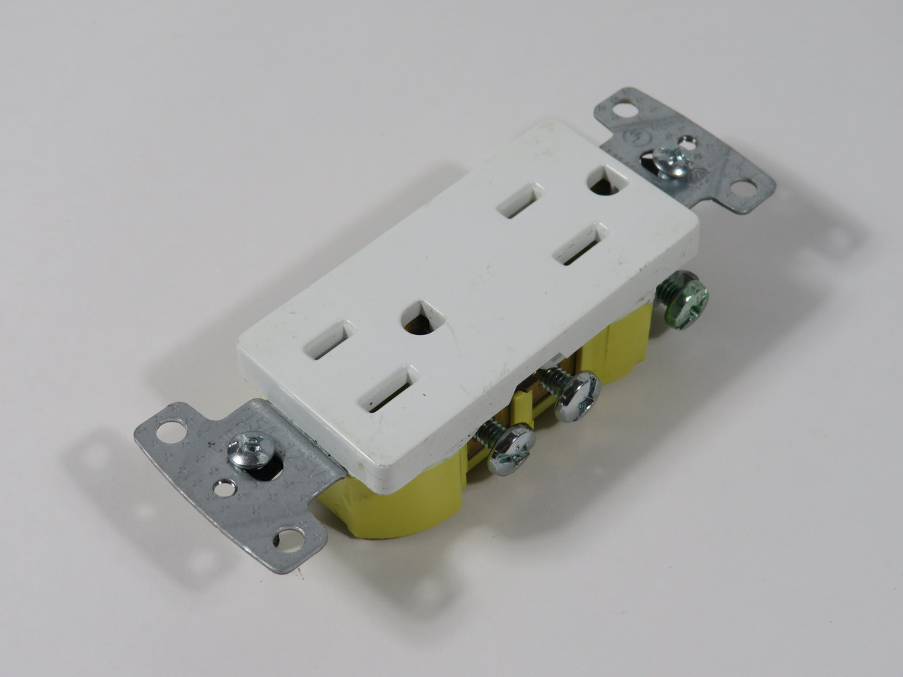 Hubbell RRD15W Duplex Receptacle 15A 125V 3W 2P White 5-15R SHELF WEAR NOP