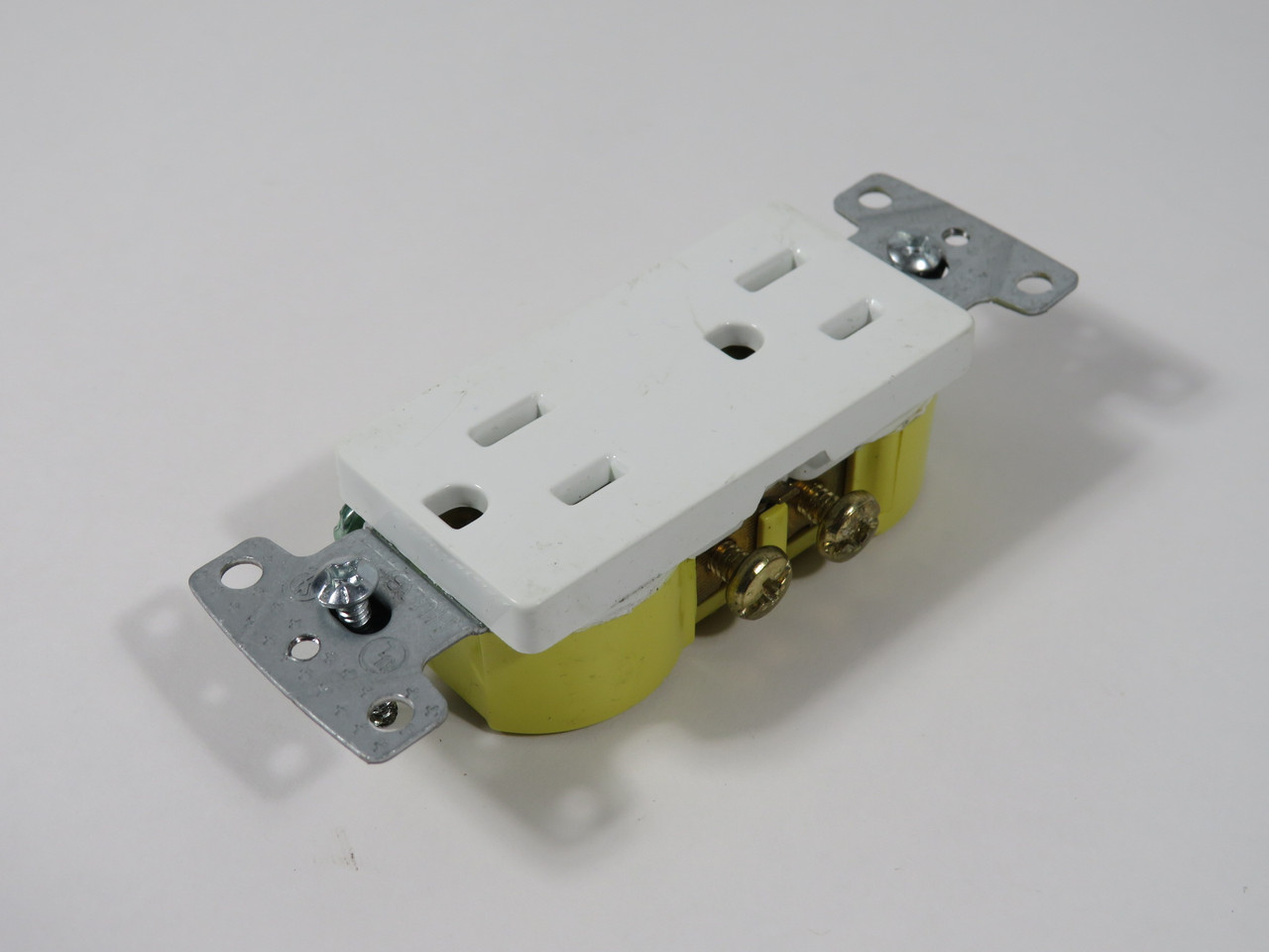 Hubbell RRD15W Duplex Receptacle 15A 125V 3W 2P White 5-15R SHELF WEAR NOP