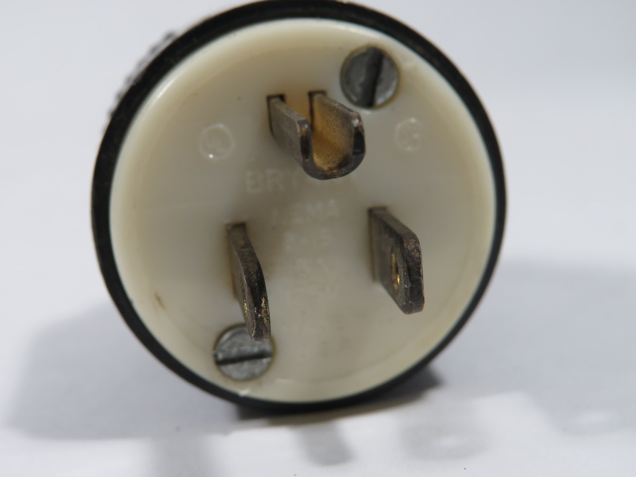 Bryant 5266N Straight Blade Plug 15A 125V 3W 2P NEMA 5-15 USED