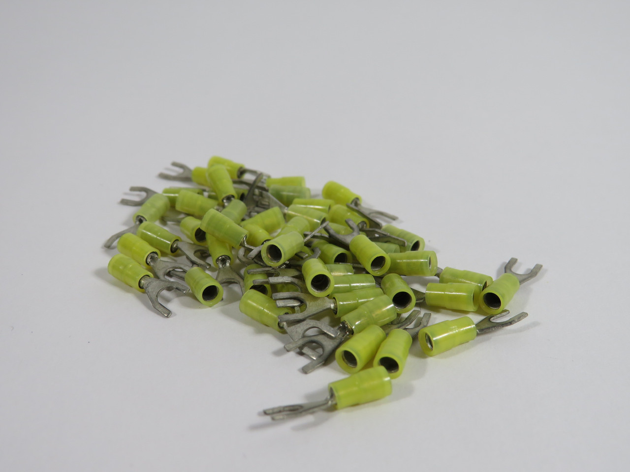 Generic Insulated Spade/Fork Terminal 26-22AWG #5 Stud Lot of 48 NOP