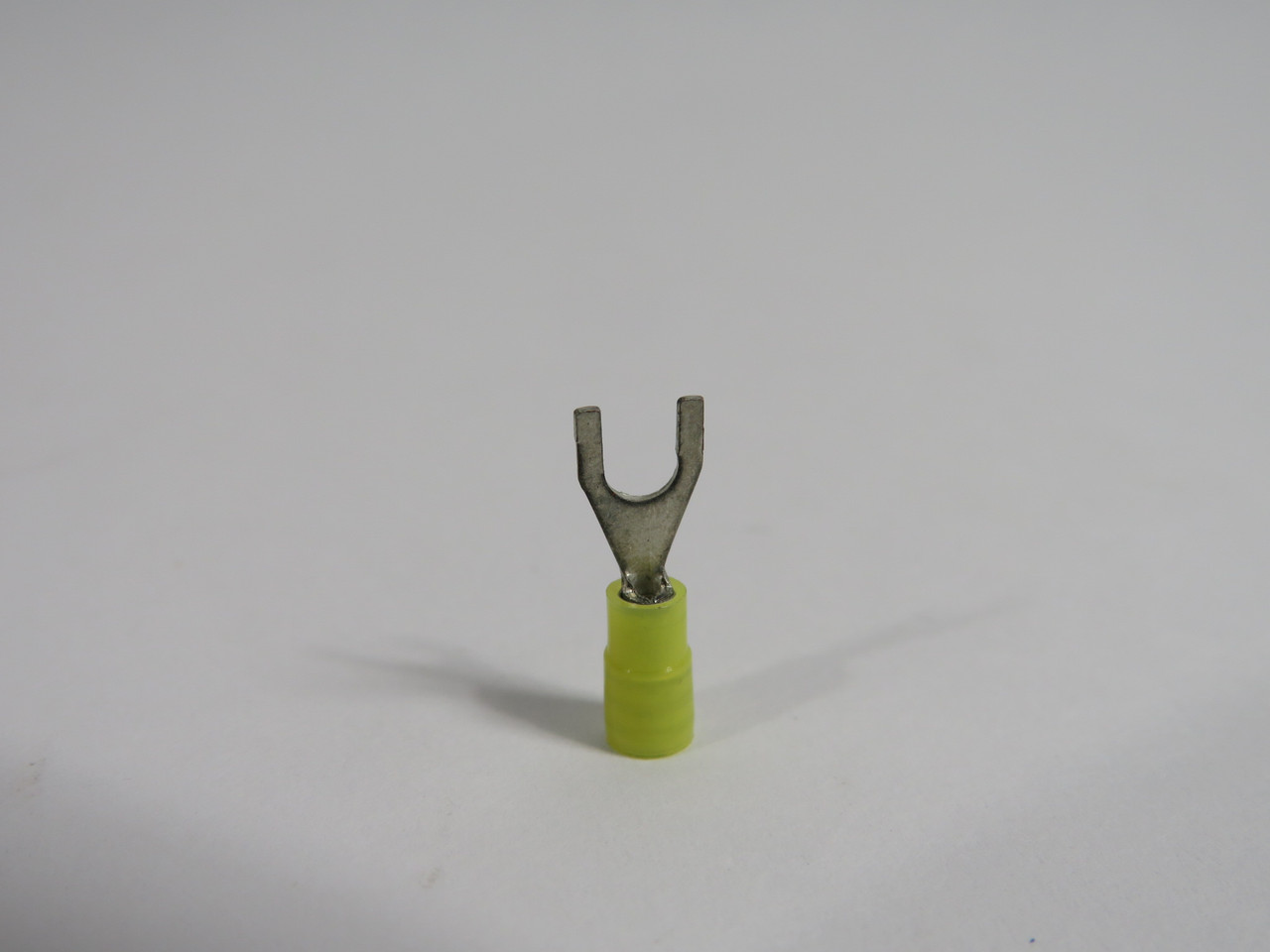 Generic Insulated Spade/Fork Terminal 26-22AWG #5 Stud Lot of 48 NOP