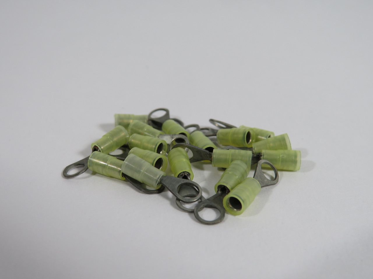 Generic Insulated Ring Tongue Terminal 26-22AWG #6 Stud Lot of 17 NOP