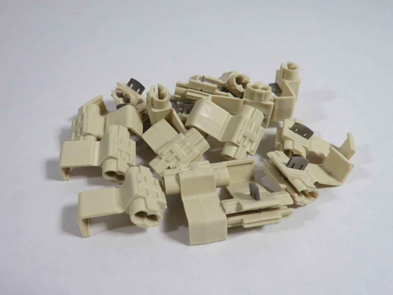 3M 564 Insulated Parallel Tap Connector U-Contact 18-14AWG Lot of 18 NOP