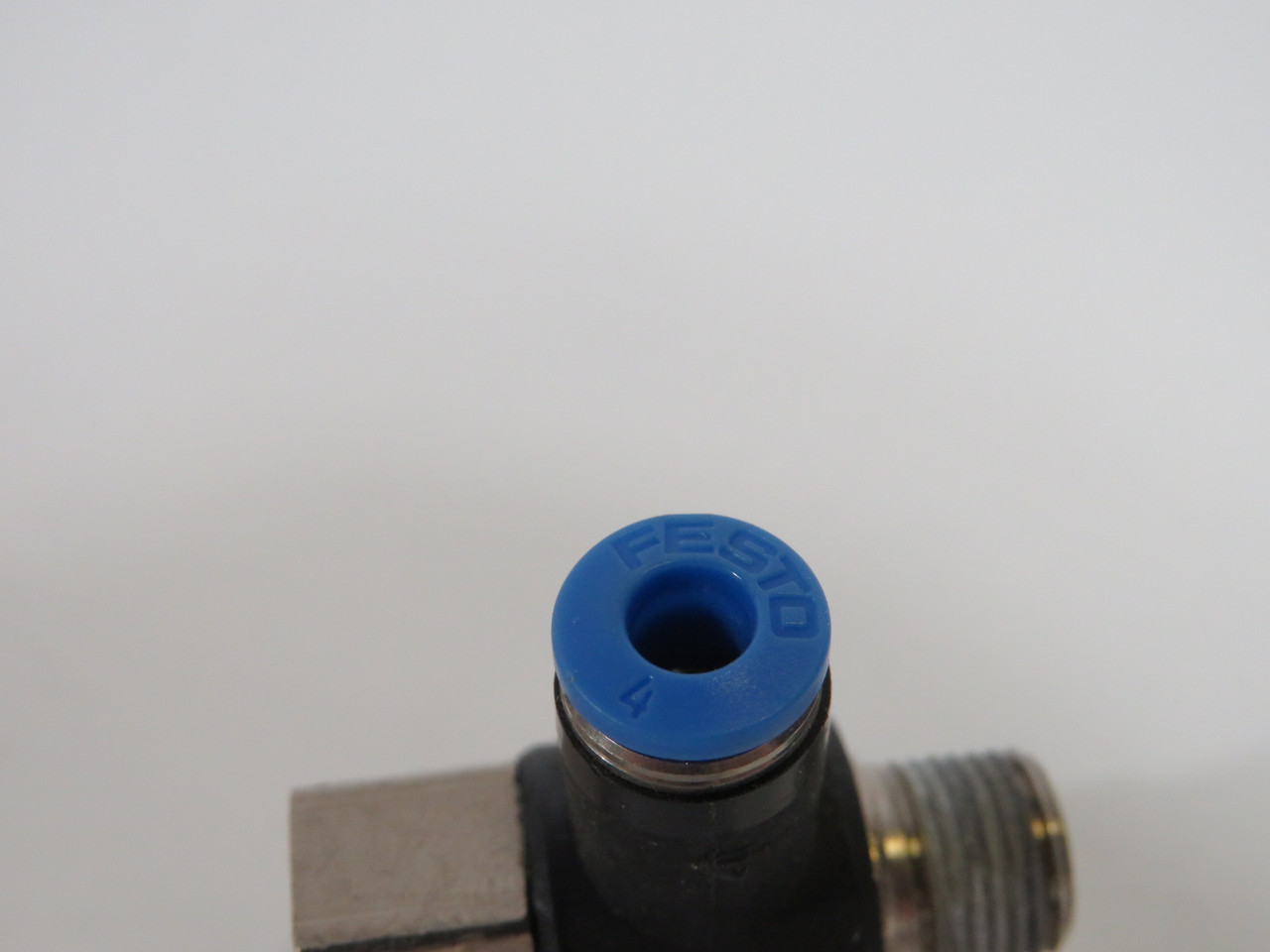 Festo 153182 QSTF-1/8-4-B Push-In T-Fitting R1/8" G1/8" Thread 4mm OD USED