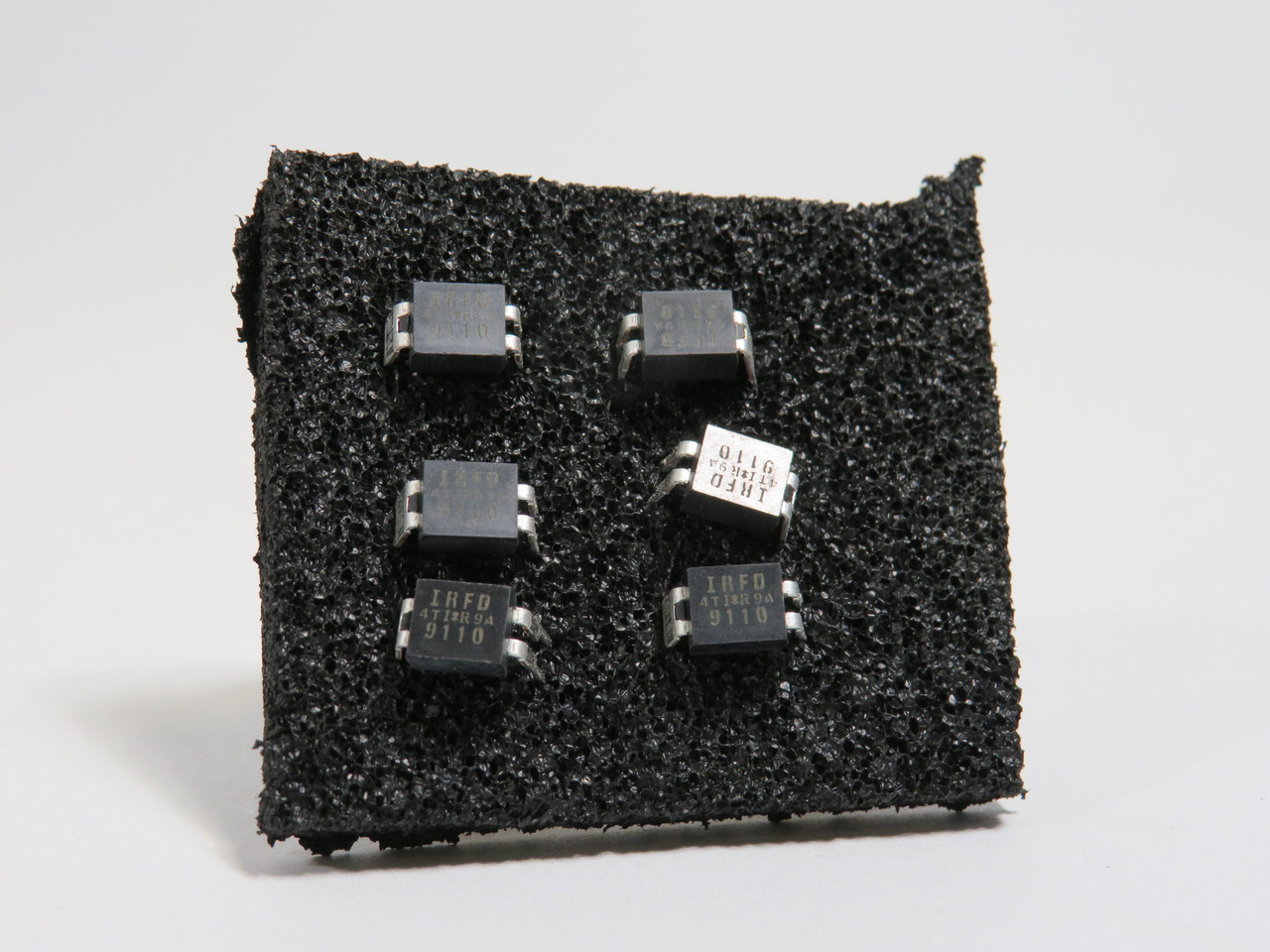 I.R. IRFD9110 Transistor 9A 6-Pack NWB