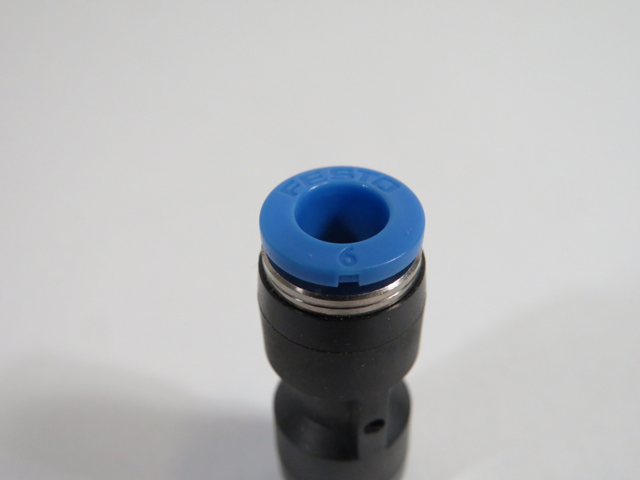 Festo 153037 QS-6-4 Push-In Connector 6mm/4mm Tube OD ! NOP !