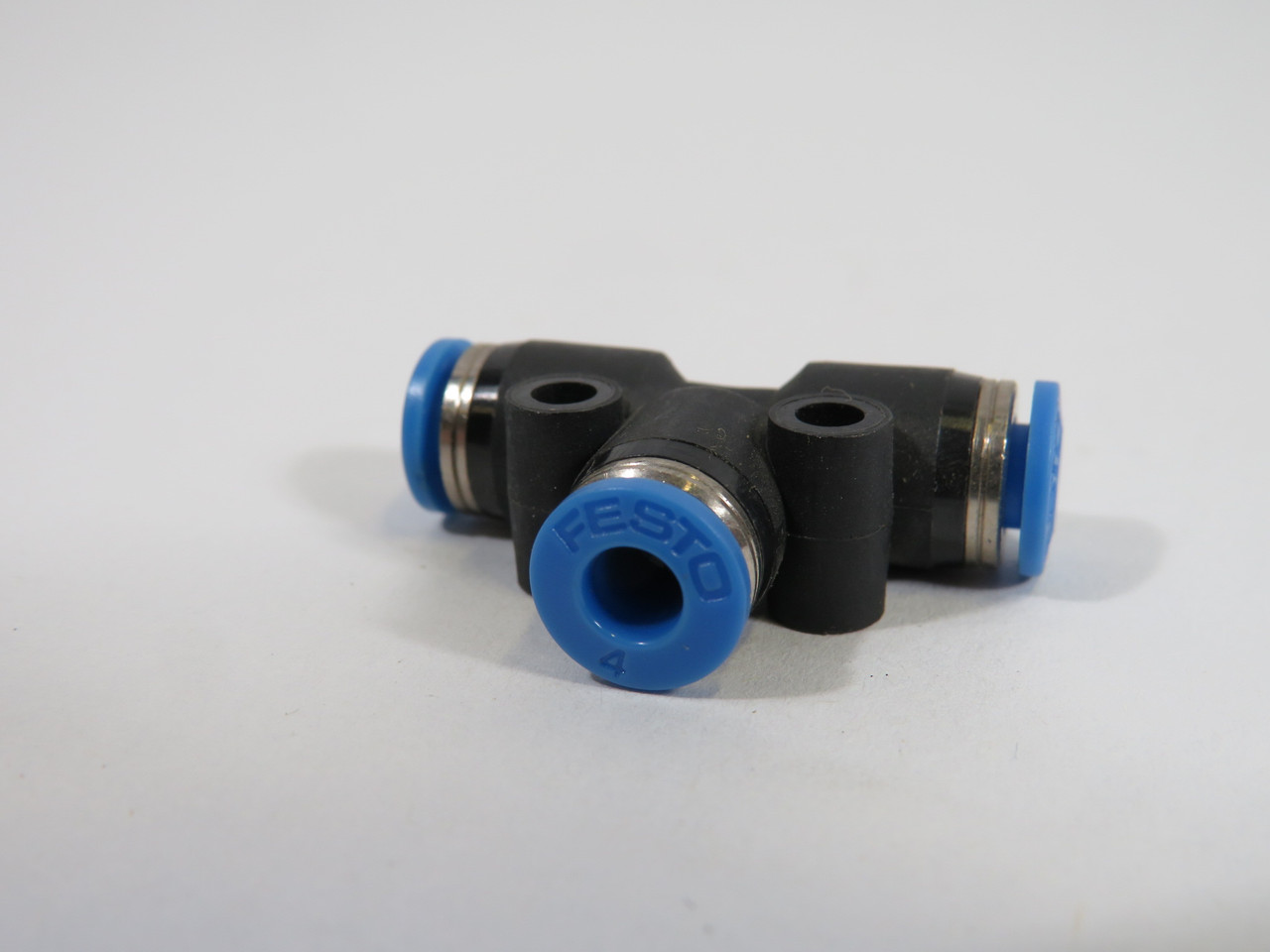 Festo 153128 QST-4 Push-In T-Connector 4mm Tube OD ! NOP !