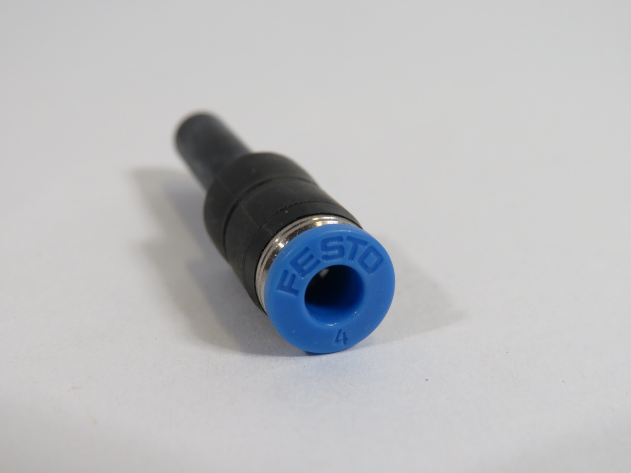 Festo 153041 QS-6H-4 Push-In Connector w/ Sleeve 4mm Tube OD ! NOP !