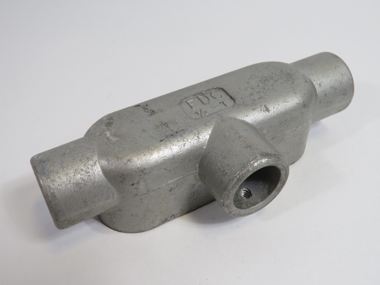 EDC T-1/2 Unthreaded Conduit Body 1/2" Tee No Cover NO SET SCREWS USED