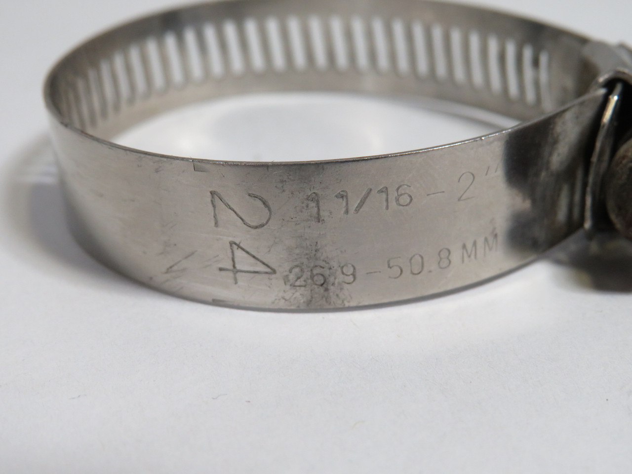 Global 24 Hose Clamp 11/16-2" 26.9-50.8mm RUST USED