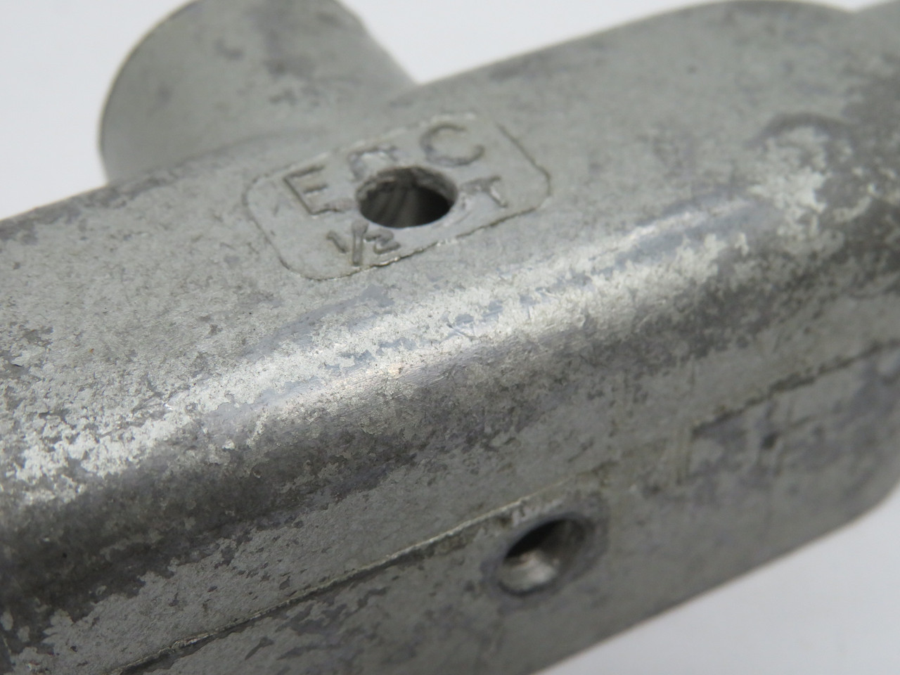 EDC T-1/2 Threaded Conduit Body 1/2" Tee No Cover DRILL HOLES USED