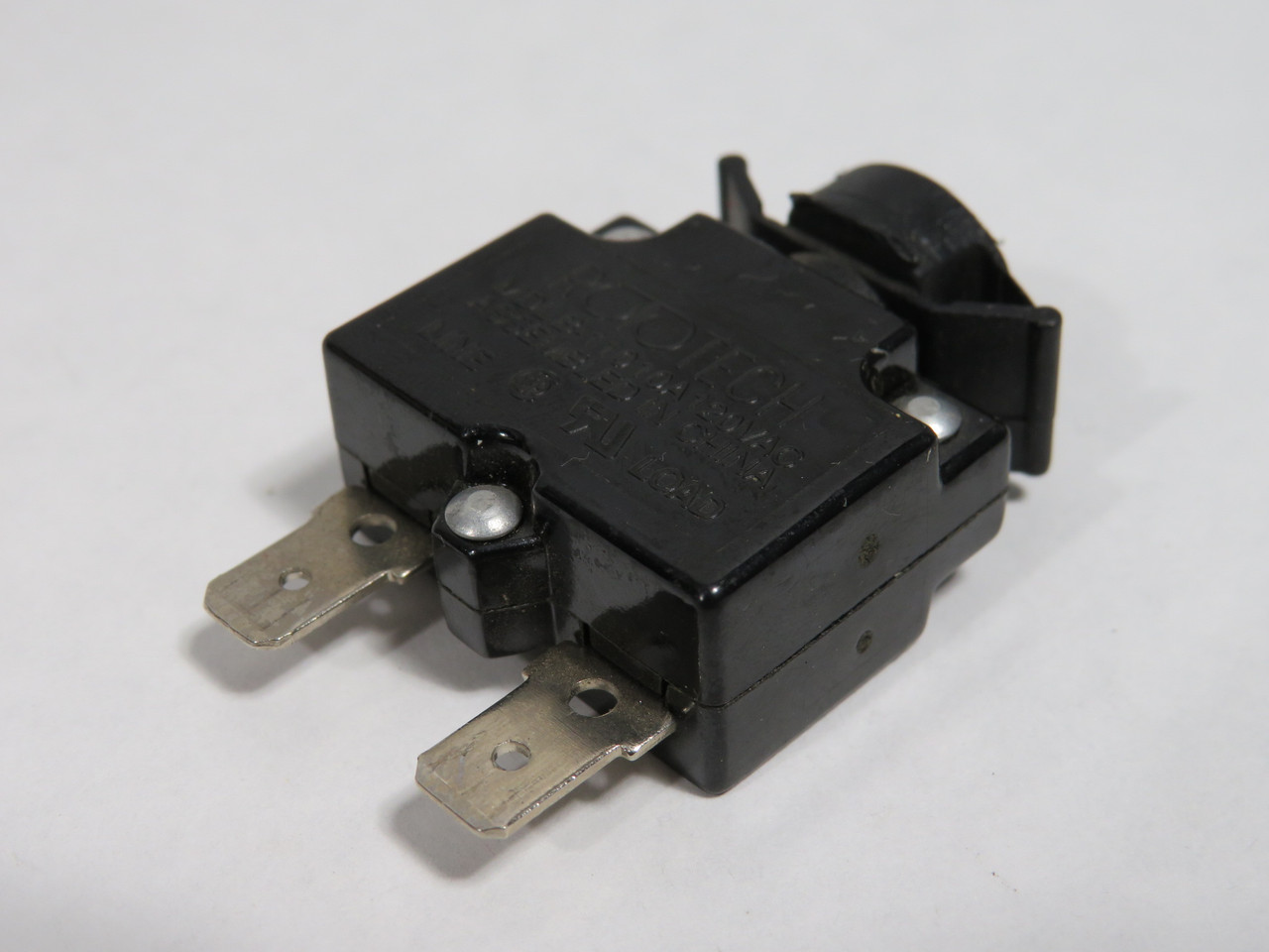 Rototech MDLB-11010A120VAC Push-to-Reset Button 250VAC 50VDC SHELF WEAR USED