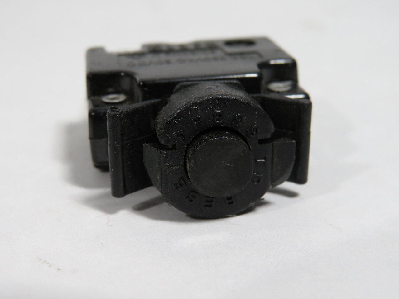 Rototech MDLB-11010A120VAC Push-to-Reset Button 250VAC 50VDC SHELF WEAR USED