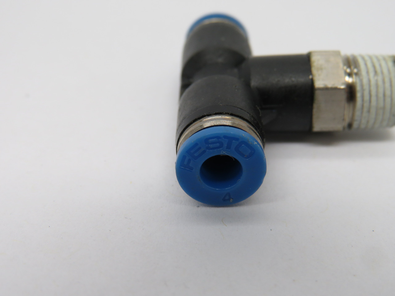 Festo QST-1/8-4 153106 Push-In T-Fitting R1/8" x 4mm Tubing OD USED