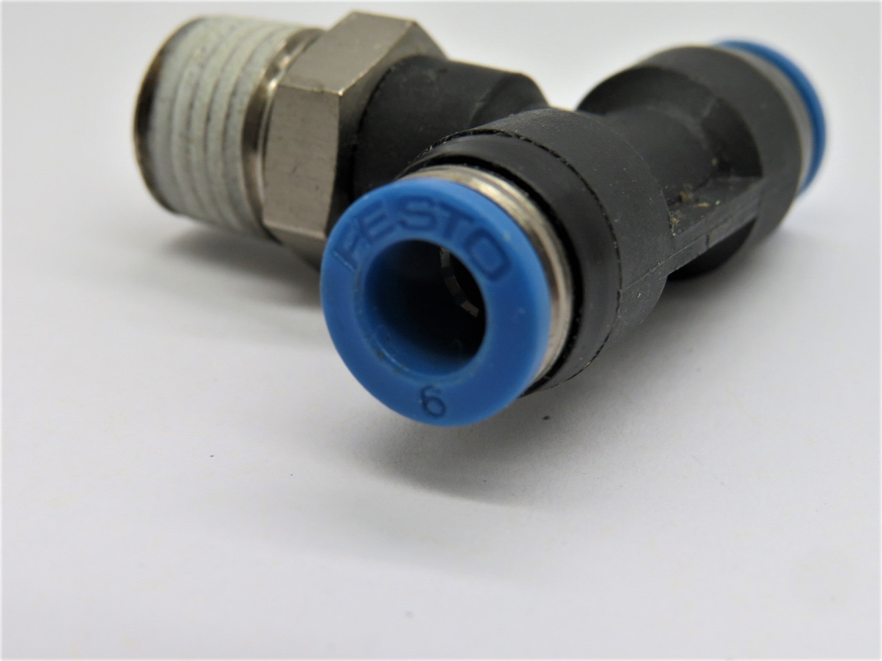 Festo QST-1/4-6 153108 Push-In T-Fitting R1/4" x 6mm Tubing OD USED