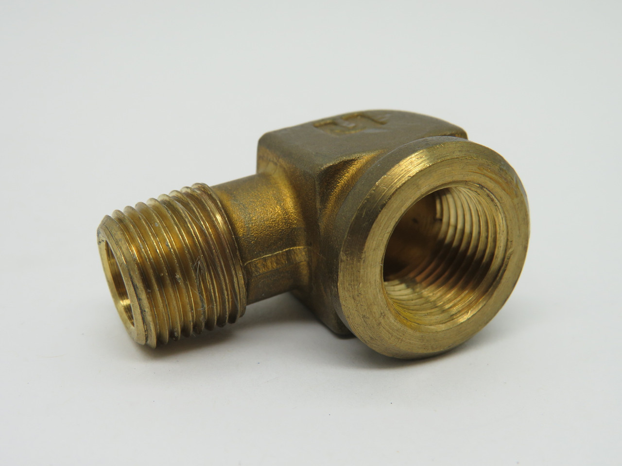 Parker 1202P-6-6 Brass 90 Degree Elbow 3/8" Male NPT x 3/8" Female NPT USED