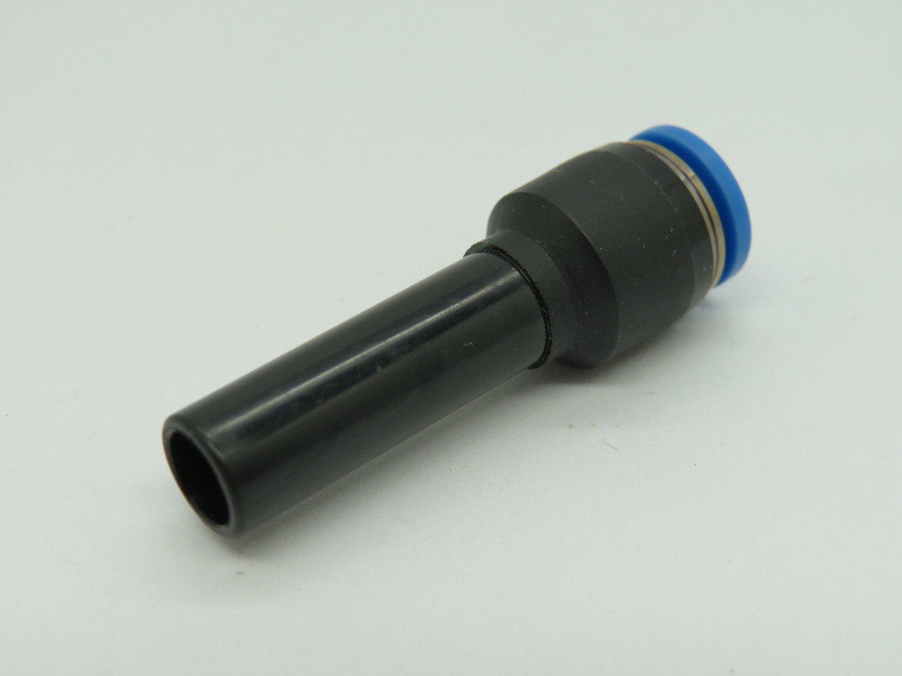 Festo 153042 QS-8H-6 Push-In Connector 8mm Sleeve x 6mm Tube OD USED